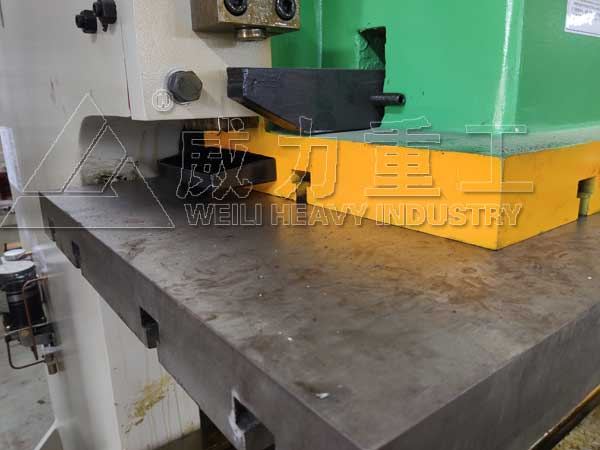 200噸氣動壓力機組成細節(jié)